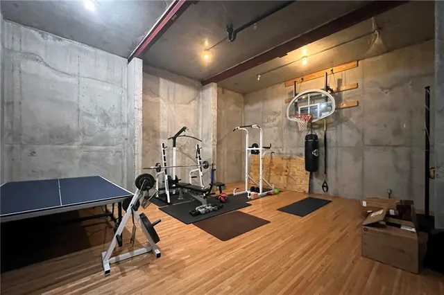 $575,000 | 5420 Northwest Foxhill Road, Parkville, MO 64152