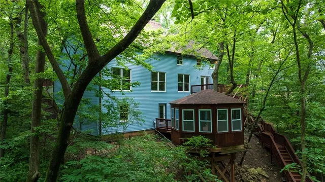 $575,000 | 5420 Northwest Foxhill Road, Parkville, MO 64152