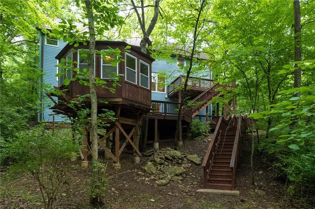 $575,000 | 5420 Northwest Foxhill Road, Parkville, MO 64152