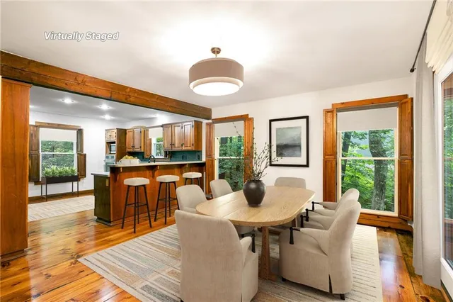 $575,000 | 5420 Northwest Foxhill Road, Parkville, MO 64152