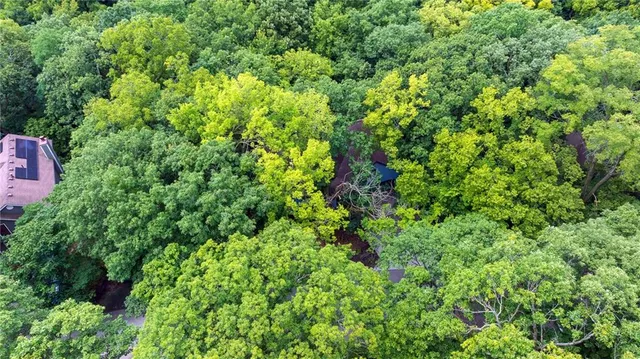 $575,000 | 5420 Northwest Foxhill Road, Parkville, MO 64152