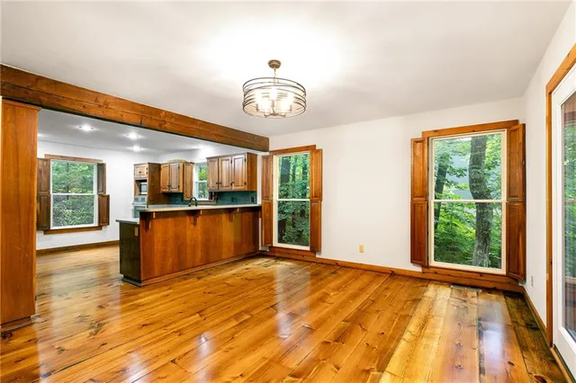 $575,000 | 5420 Northwest Foxhill Road, Parkville, MO 64152