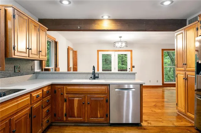 $575,000 | 5420 Northwest Foxhill Road, Parkville, MO 64152