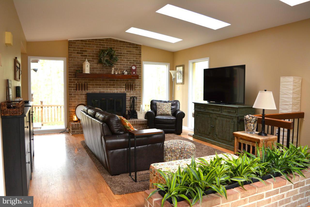 12363 Hunters Grove Road Manassas, VA 20112 - Photo 2 of 30 Living Room