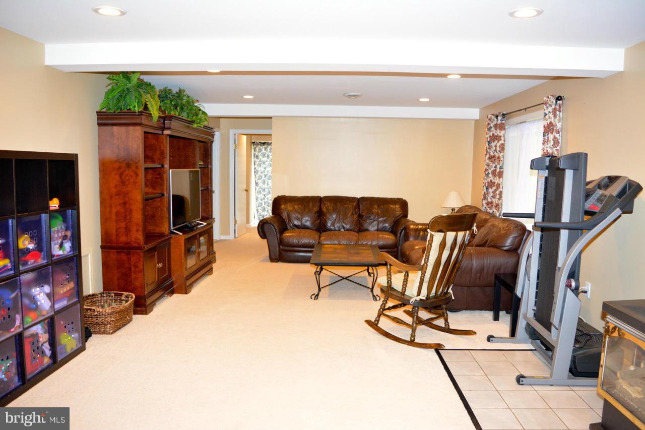 12363 Hunters Grove Road Manassas, VA 20112 - Photo 15 of 30 Family Room