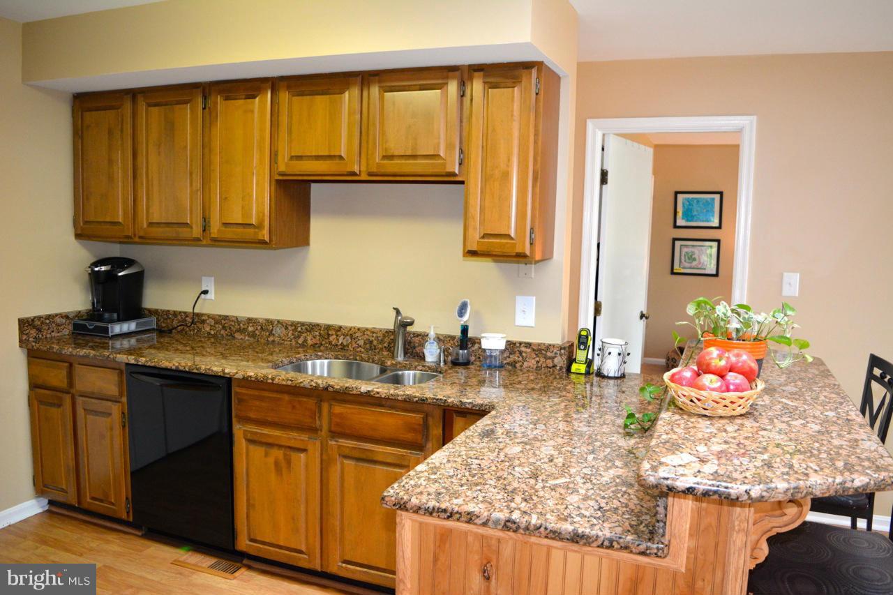 12363 Hunters Grove Road Manassas, VA 20112 - Photo 6 of 30 Kitchen