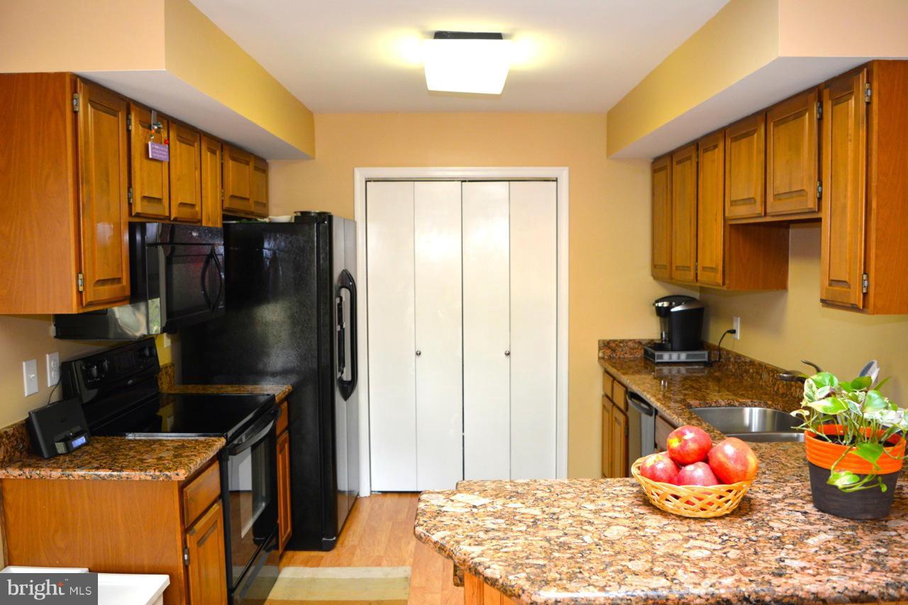 12363 Hunters Grove Road Manassas, VA 20112 - Photo 8 of 30 Kitchen