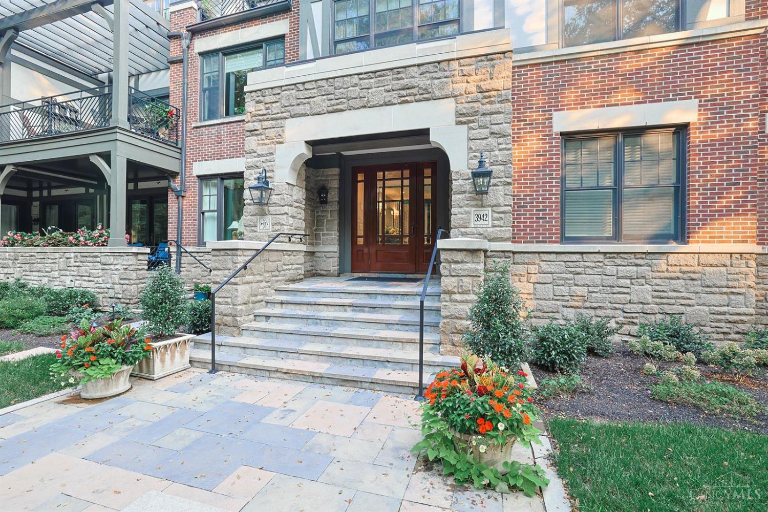 3942 Miami Road, Unit 203 Cincinnati, OH 45227 - Photo 3 of 39 Gallery Image 3