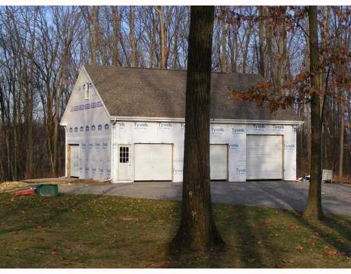 489 South Clearfield Road Cabot, PA 16023 - Photo 7 of 8 Parking Lot/Garage.