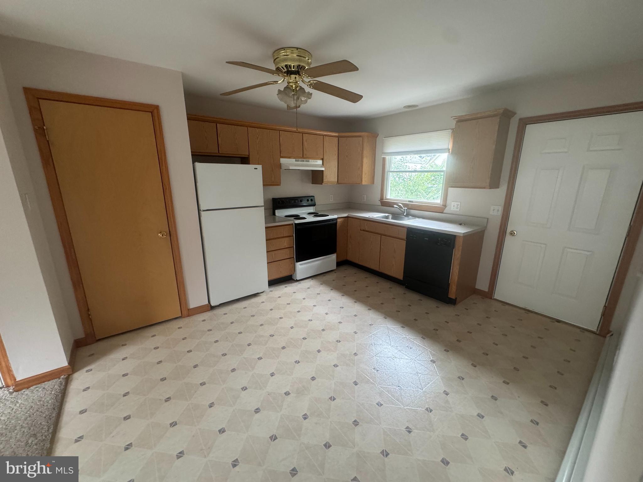 131 Smith Street, Unit B5 Dunmore, PA 18512 - Photo 3 of 5