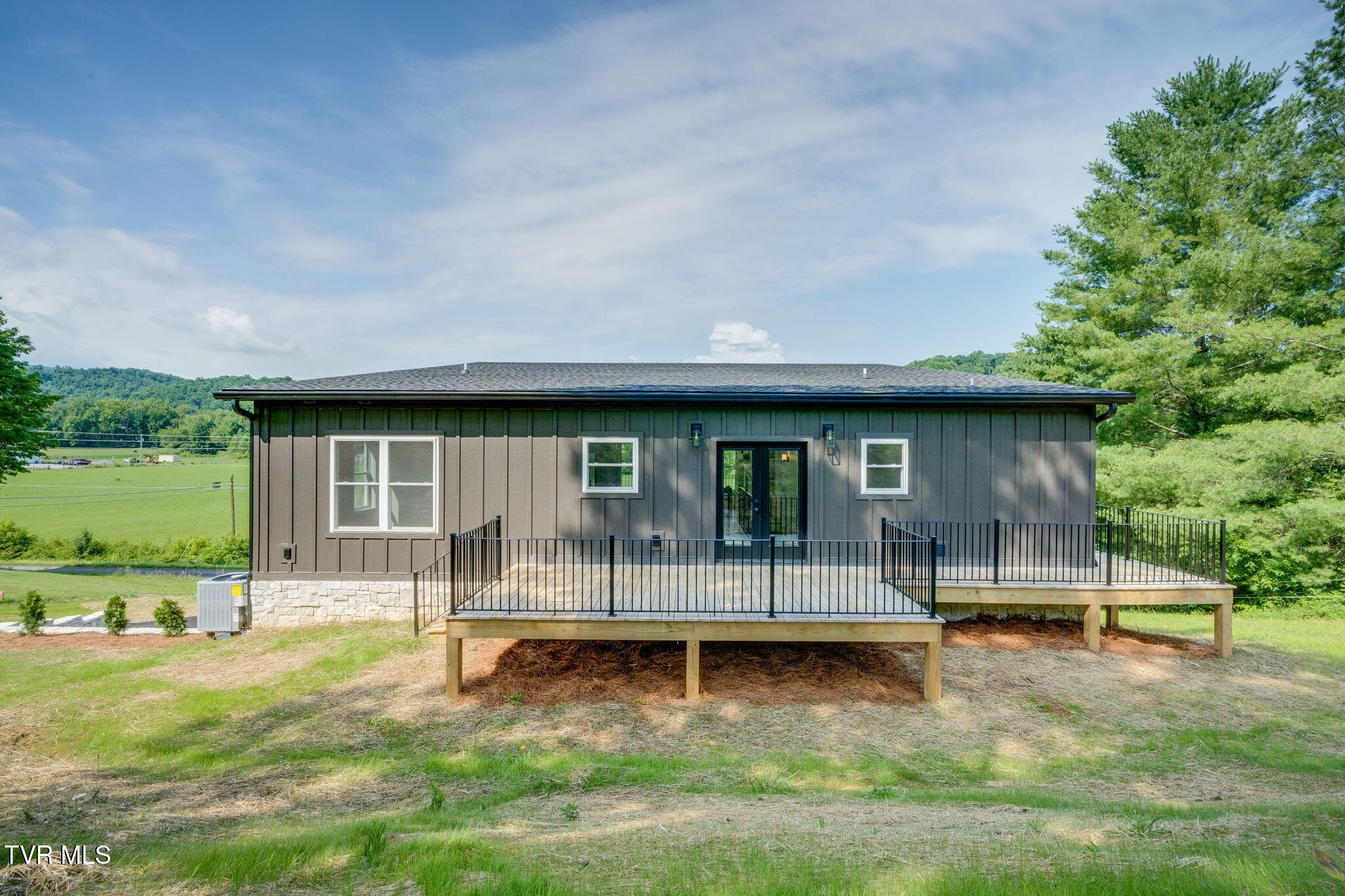 1385 Gap Creek Road Elizabethton, TN 37643 - Photo 31 of 40 027