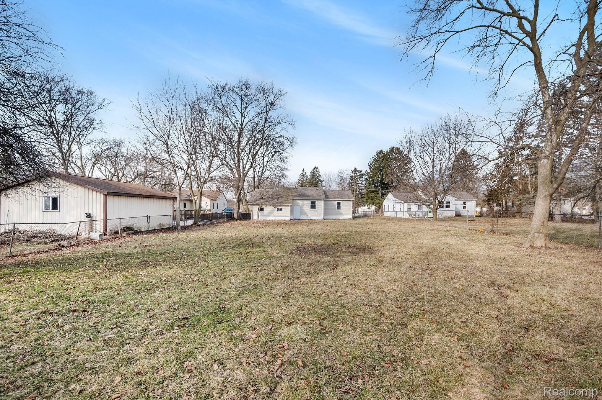 2135 Howe Road Burton, MI 48519 - Photo 21 of 21 CNG_8128.jpg