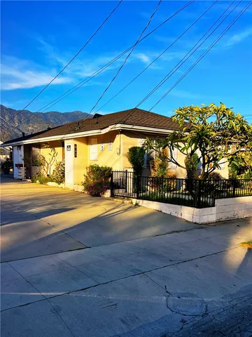 $2,390 | 843 West Walnut Avenue, Unit B, Monrovia, CA 91016