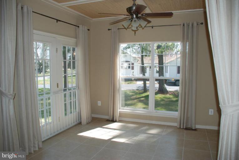 300 Appleby School Road Cambridge, MD 21613 - Photo 8 of 17 Sunroom