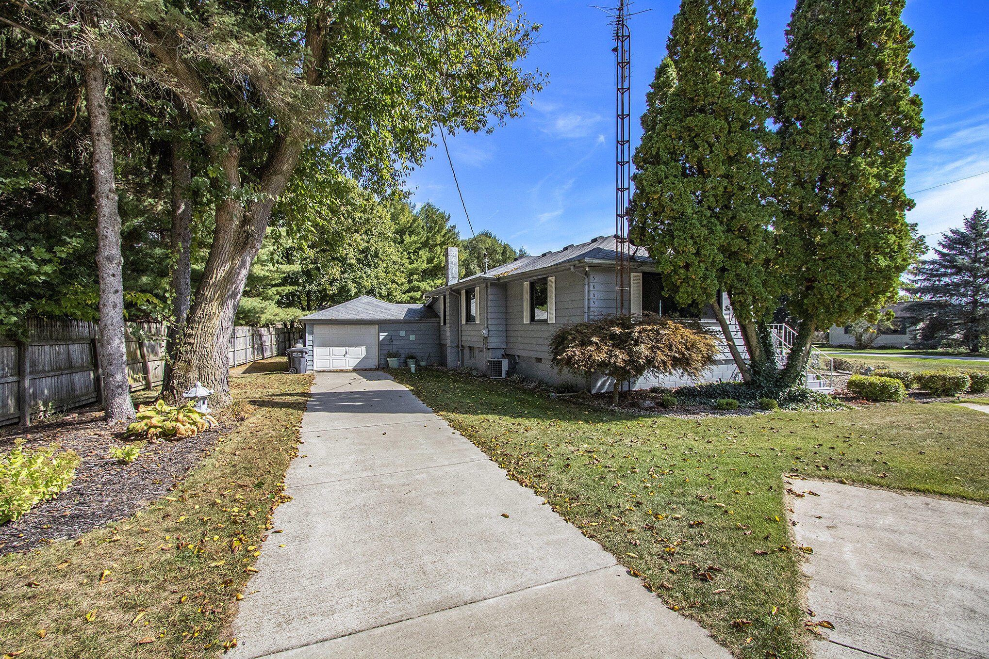 5869 River Road Sodus, MI 49126 - Photo 3 of 18 003_img_9317_360