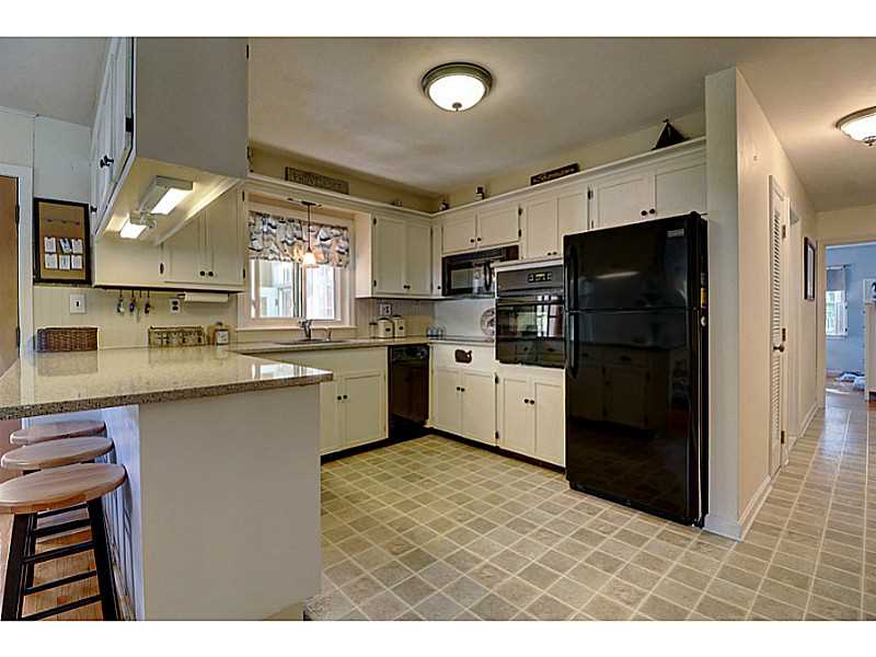 82 Walnut Road Barrington, RI 02806 - Photo 11 of 25 Kitchen.