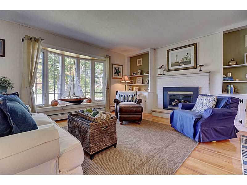 82 Walnut Road Barrington, RI 02806 - Photo 5 of 25 Living Room.