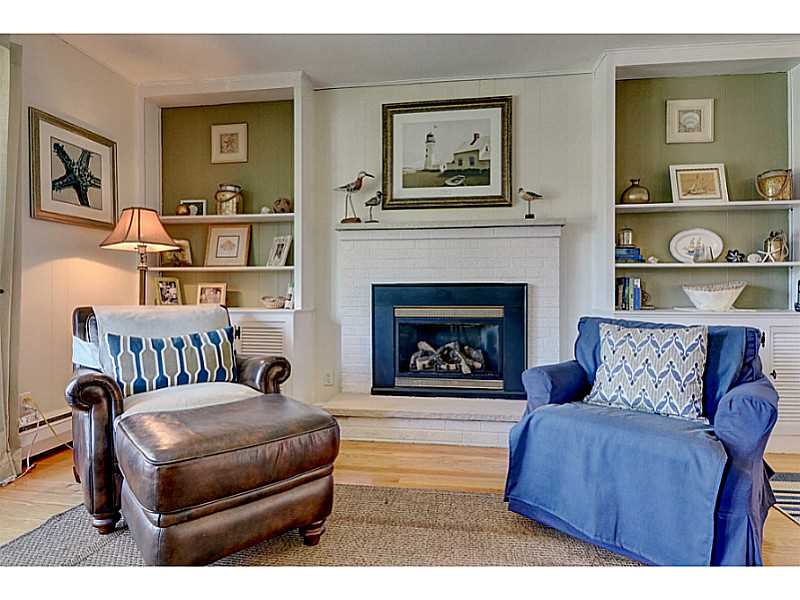 82 Walnut Road Barrington, RI 02806 - Photo 7 of 25 Living Room.