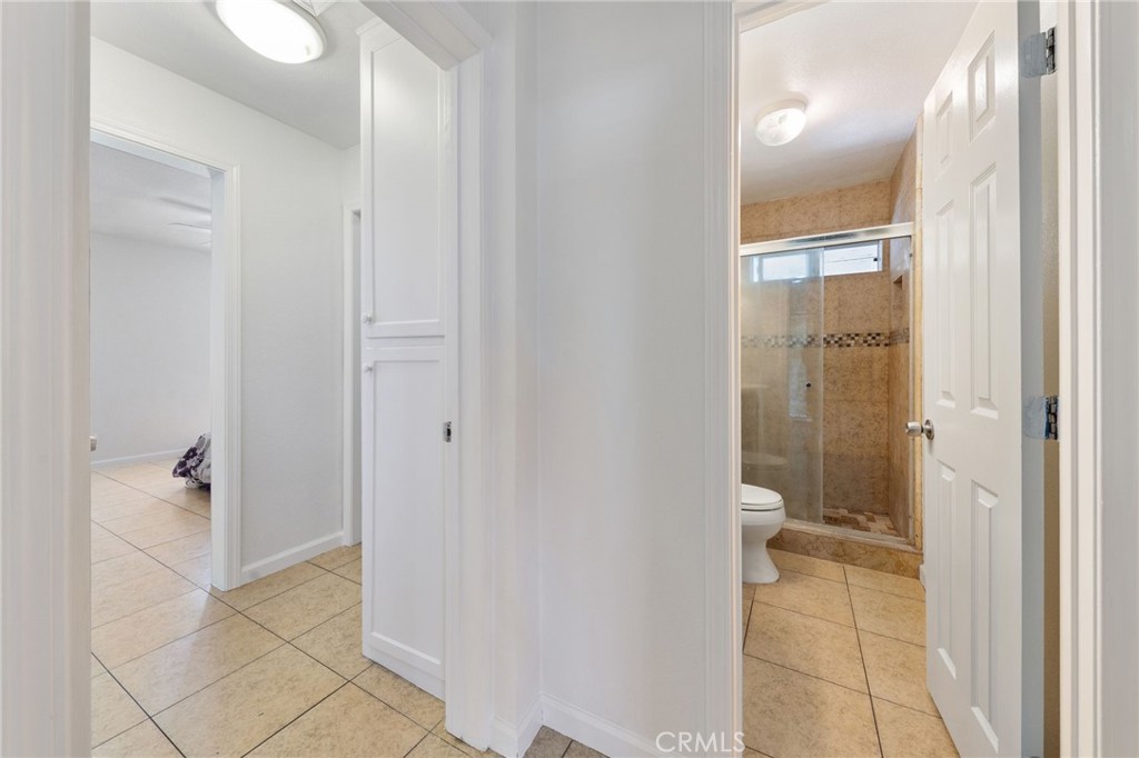 1312 West Commonwealth Avenue Fullerton, CA 92833 - Photo 20 of 39 a bathroom with a granite countertop window