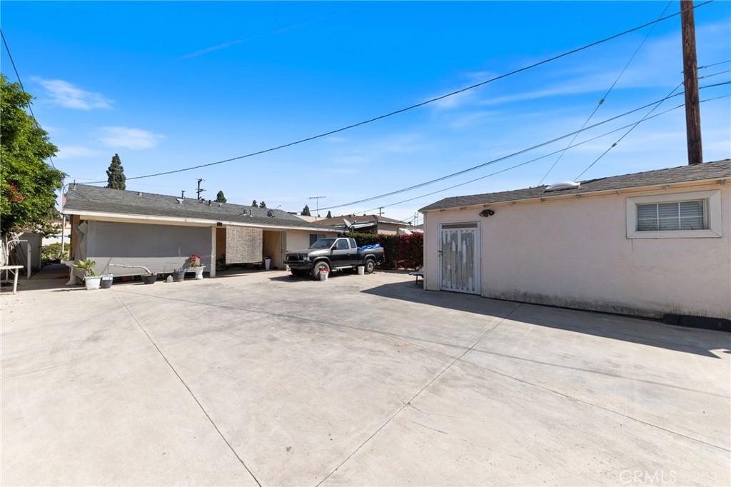 1312 West Commonwealth Avenue Fullerton, CA 92833 - Photo 28 of 39 a view of a car garage
