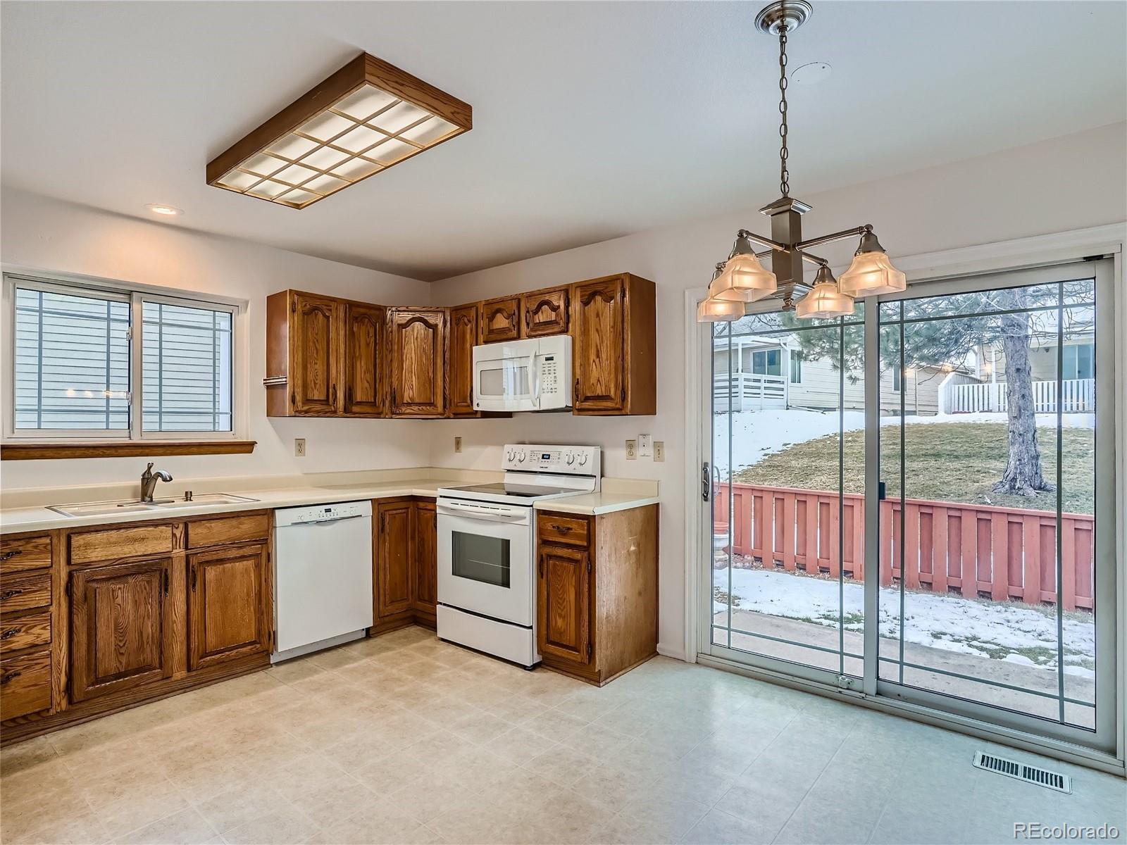 20 Sutherland Court Highlands Ranch, CO 80130 - Photo 10 of 44 Gallery Image 10