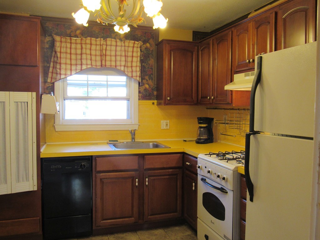 524 Cold Spring Avenue, Unit 2B West Springfield, MA 01089 - Photo 4 of 12 Gallery Image 4