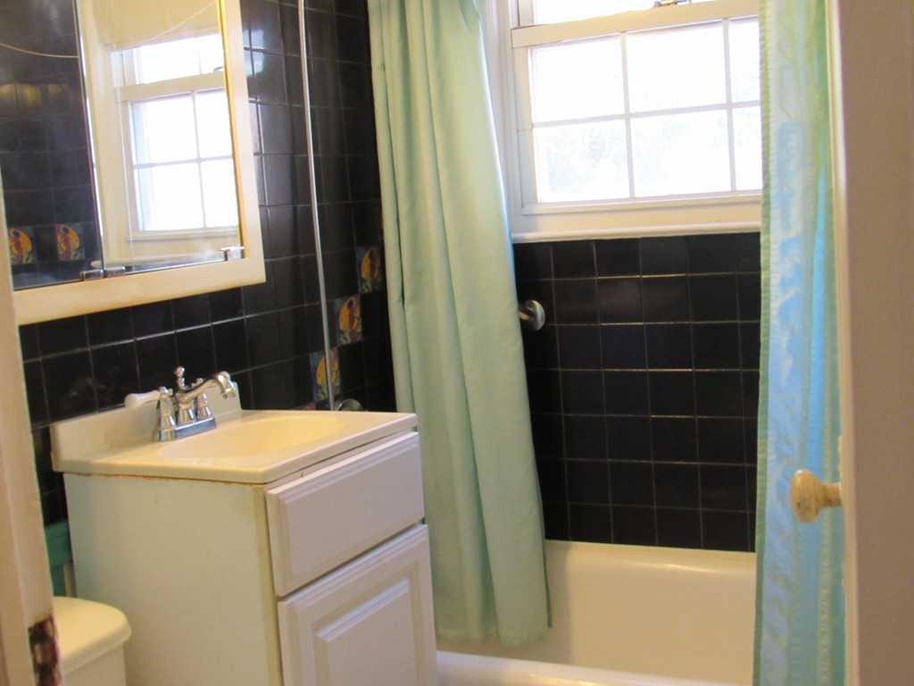 524 Cold Spring Avenue, Unit 2B West Springfield, MA 01089 - Photo 8 of 12 Gallery Image 8