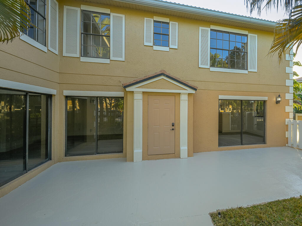 356 Prestwick Circle, Unit 3 Palm Beach Gardens, FL 33418 - Photo 2 of 42