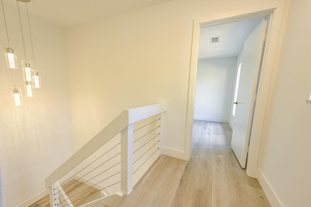 356 Prestwick Circle, Unit 3 Palm Beach Gardens, FL 33418 - Photo 27 of 42 a view of a hallway