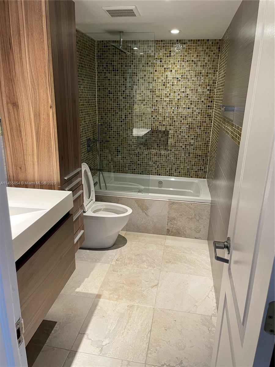1900 Sunset Harbour Drive, Unit 1209 Miami Beach, FL 33139 - Photo 13 of 35 a bathroom with a bathtub and shower