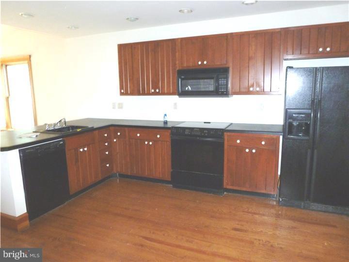 489 West County Line Road Hatboro, PA 19040 - Photo 4 of 14 Kitchen
