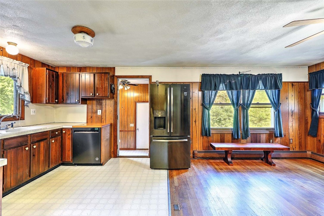 47 Chestnut Hill Road Glocester, RI 02814 - Photo 12 of 34