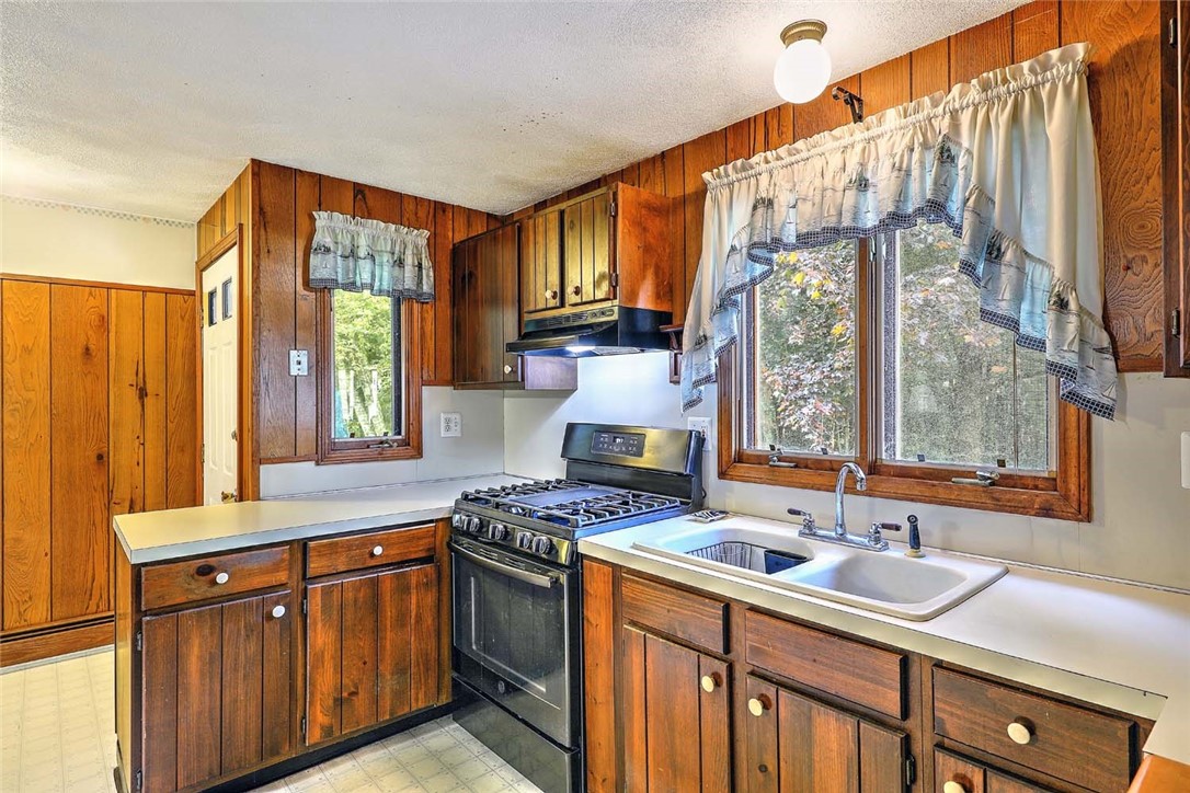 47 Chestnut Hill Road Glocester, RI 02814 - Photo 14 of 34