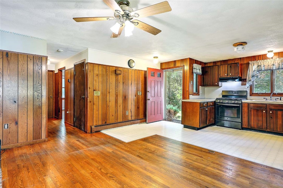 47 Chestnut Hill Road Glocester, RI 02814 - Photo 10 of 34
