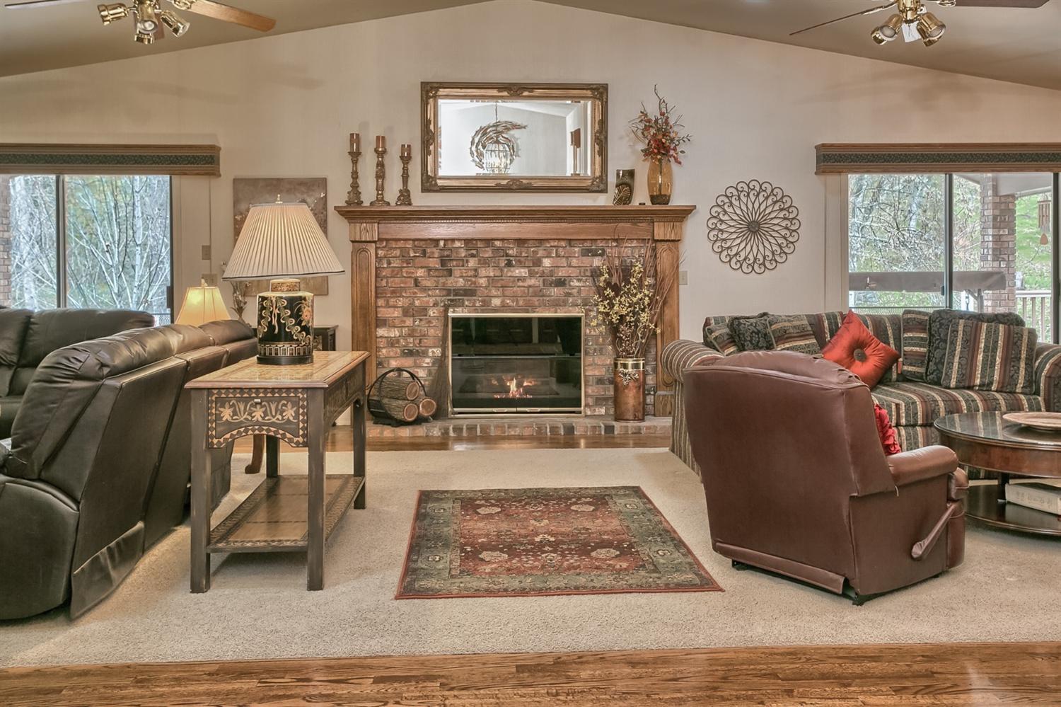 9871 Upper Applegate Road Jacksonville, OR 97530 - Photo 6 of 33 Gas/Propane fireplace note; vaulted ceil