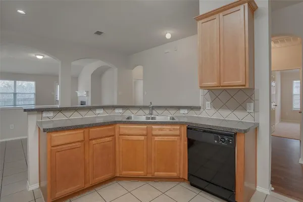 $2,250 | 1779 Eagle River Trail, Lancaster, TX 75146