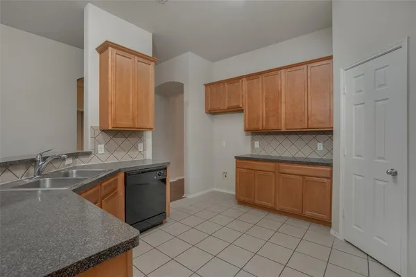 $2,250 | 1779 Eagle River Trail, Lancaster, TX 75146