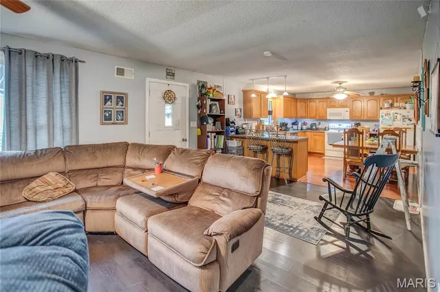 $123,000 | 302 East Bay Street, Pleasant Hill, IL 62366