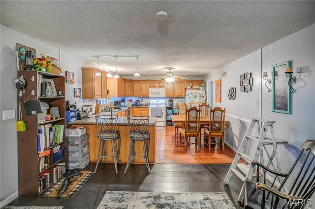 $123,000 | 302 East Bay Street, Pleasant Hill, IL 62366