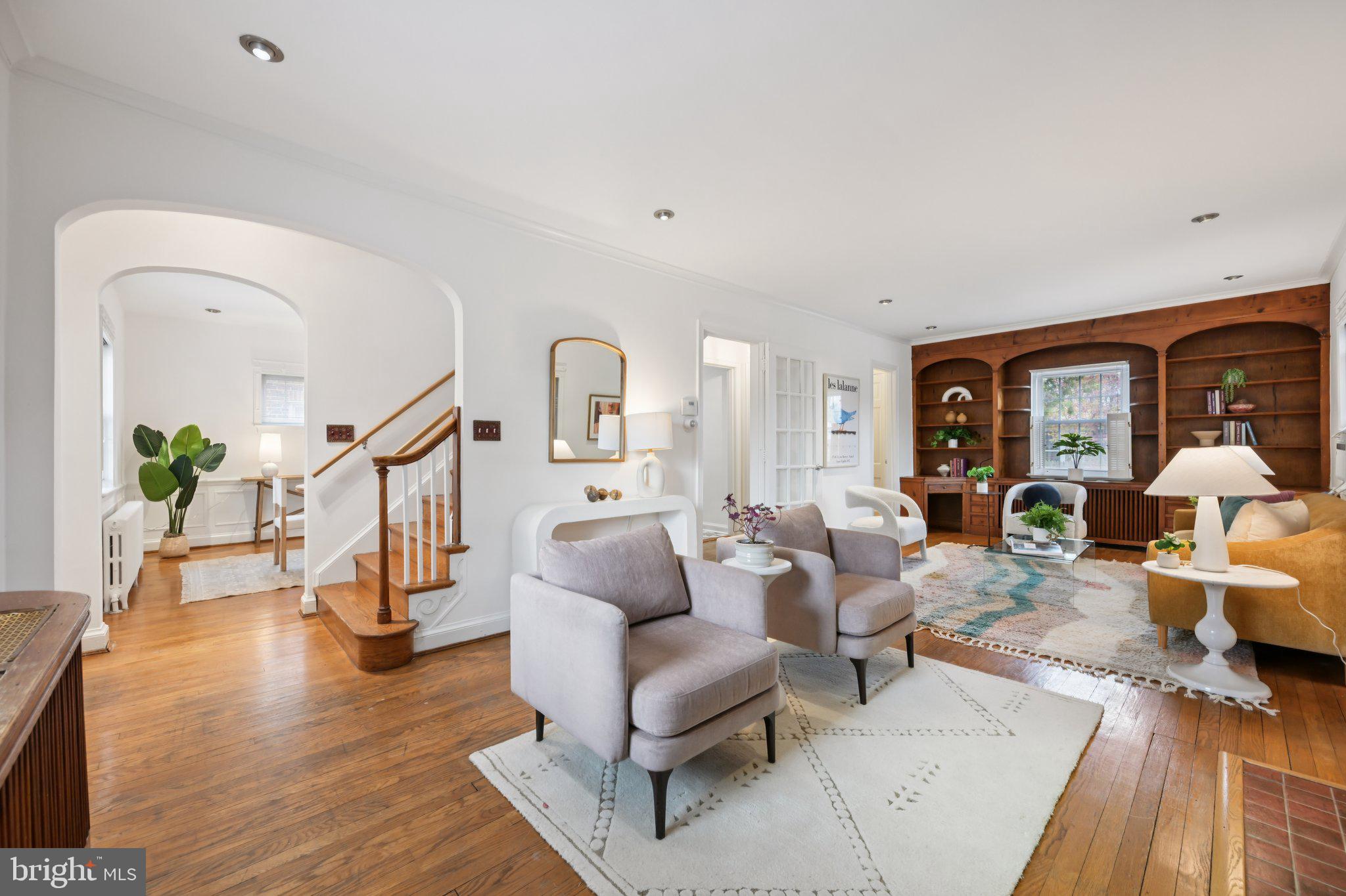 9405 Garwood Street Silver Spring, MD 20901 - Photo 4 of 38 Light and Bright Living Rm