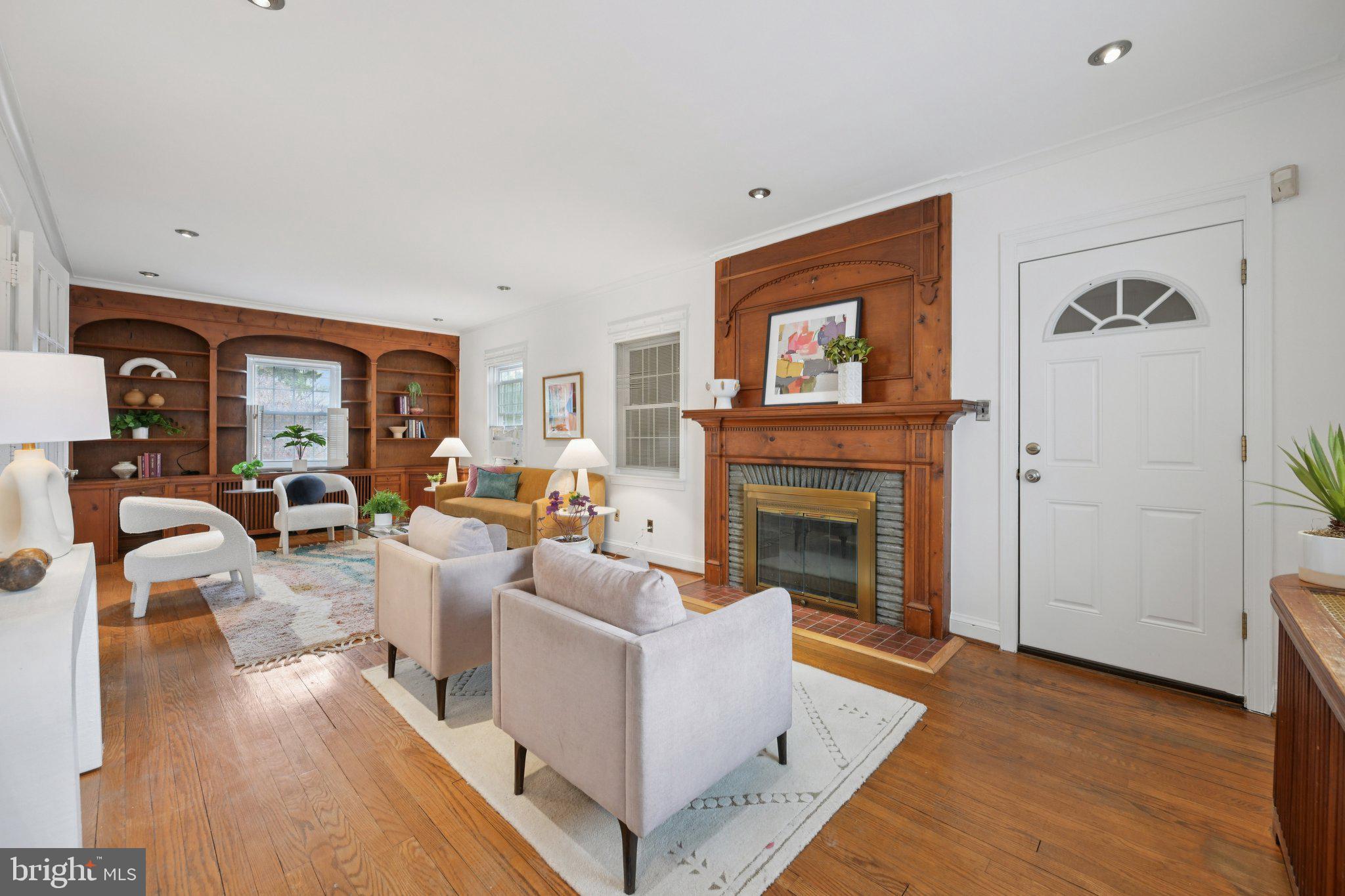 9405 Garwood Street Silver Spring, MD 20901 - Photo 5 of 38 Charming-Custom built-ins