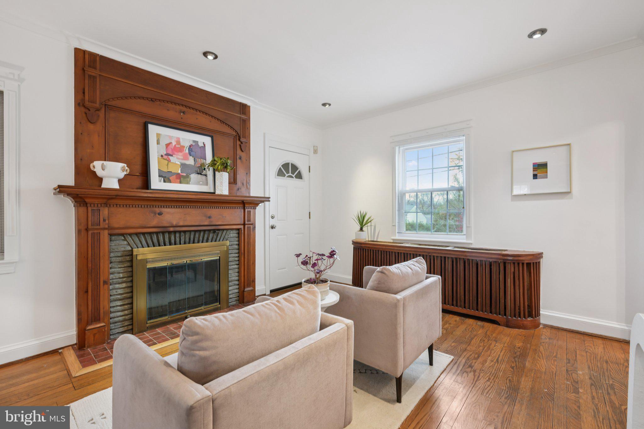 9405 Garwood Street Silver Spring, MD 20901 - Photo 6 of 38 Very spacious Liv Rm