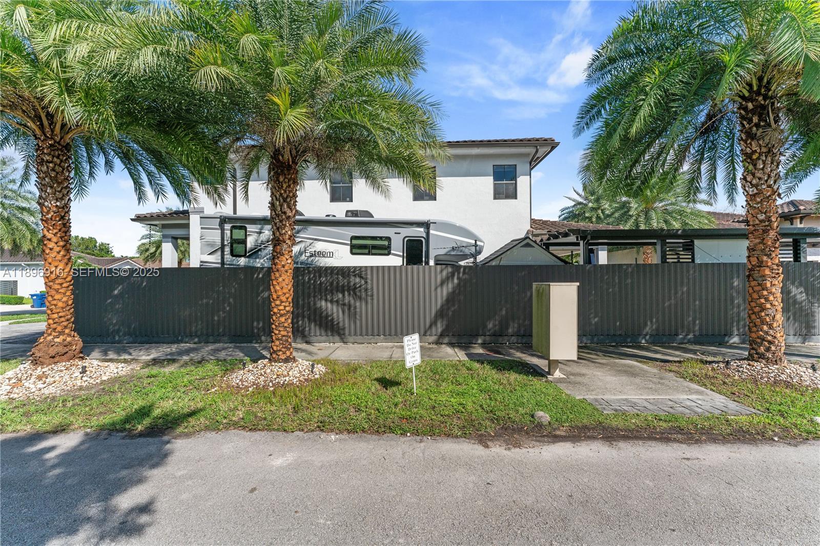 14856 South W 27th Terrace Miami, FL 33185 - Photo 3 of 59