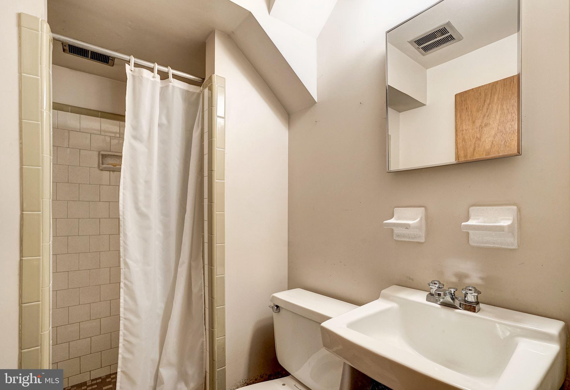 7834 Kent Road Alexandria, VA 22308 - Photo 16 of 48 Gallery Image 16