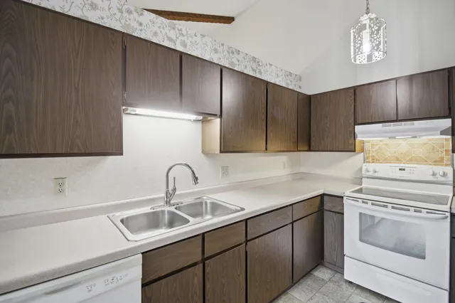 $185,000 | 500 Oakland Place Northeast, Unit I, Austin, MN 55912