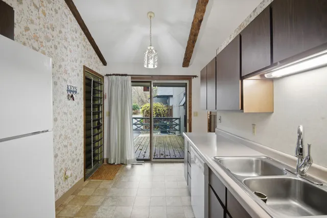 $185,000 | 500 Oakland Place Northeast, Unit I, Austin, MN 55912