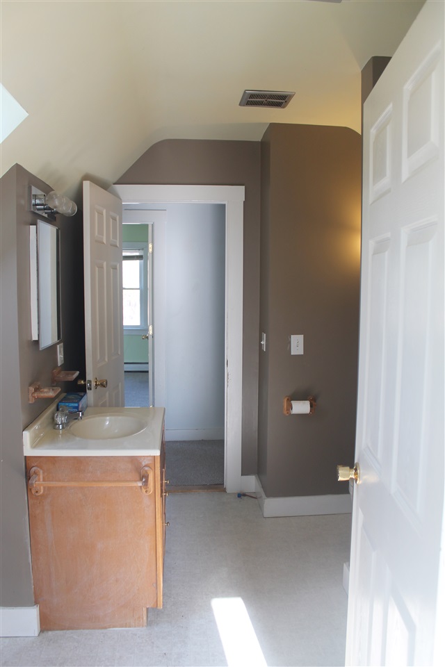 9 Cherry Hill Street Springfield, VT 05156 - Photo 15 of 18 Gallery Image 15