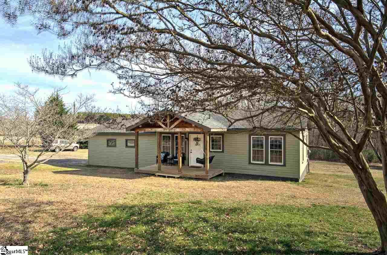 54 Hart Road Taylors, SC 29687 - Photo 2 of 36