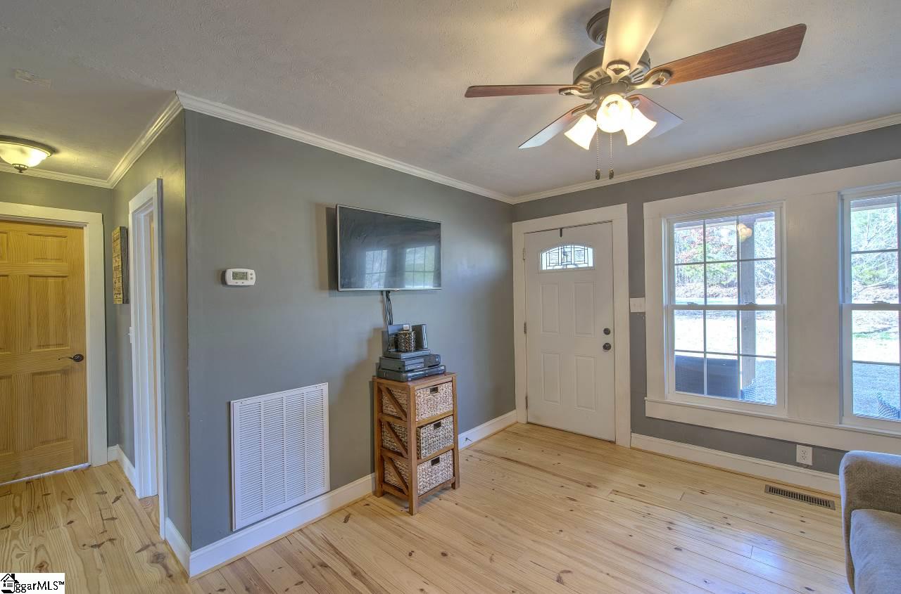 54 Hart Road Taylors, SC 29687 - Photo 11 of 36
