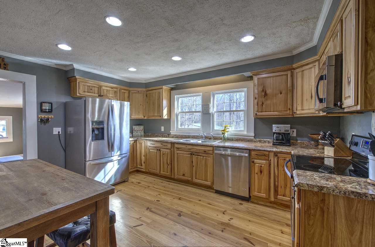 54 Hart Road Taylors, SC 29687 - Photo 12 of 36